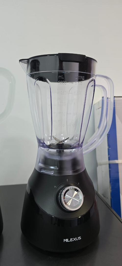 Batidora negra Milexus (vaso plástico)